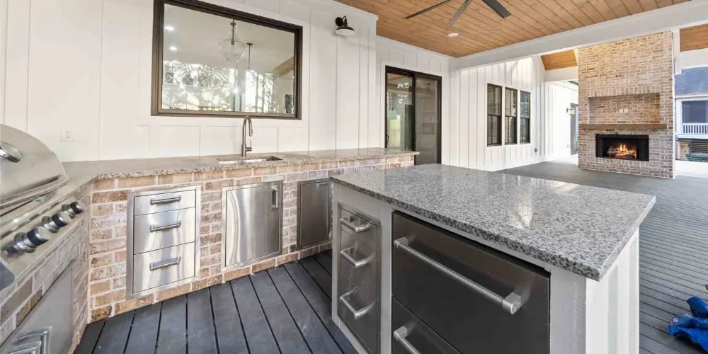 Outdoor Kitchen with Wonderful Counter top Space | PAXISgroup