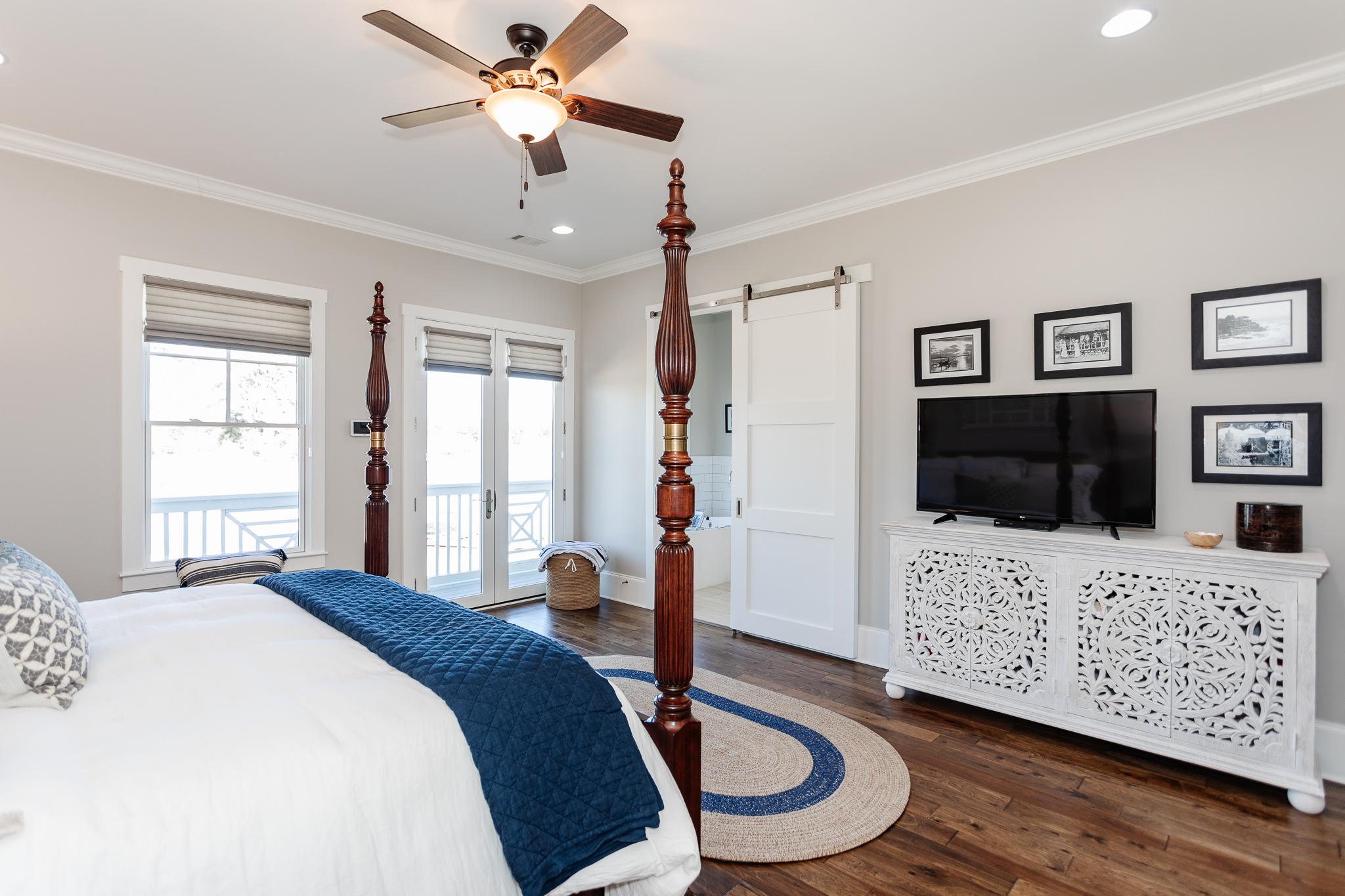 Bedroom with Sliding Bathroom Door | PAXISgroup Bedroom with Sliding Bathroom Door | PAXISgroup