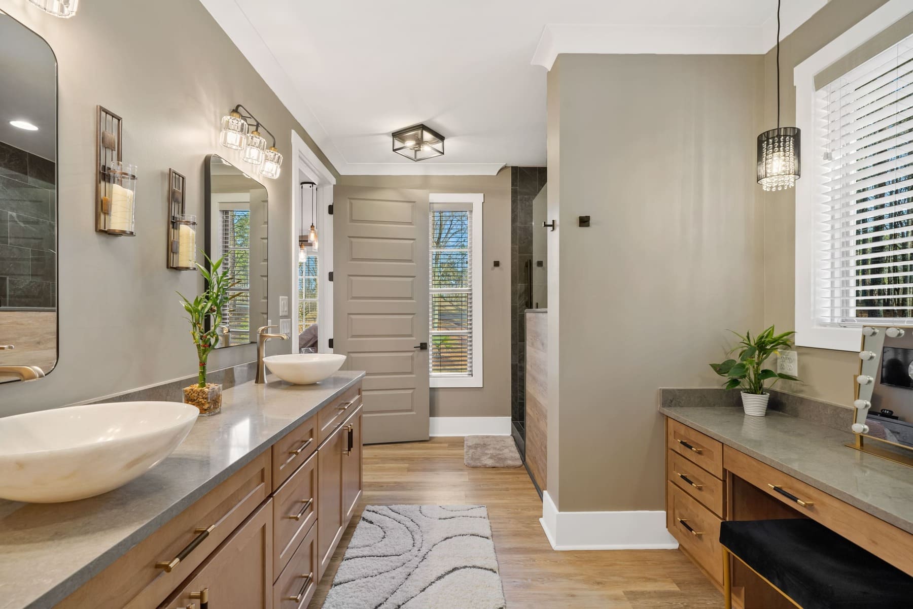 Full View of Master Bath with Makeup Vanity and Double Sink Vanity |PAXISgroup