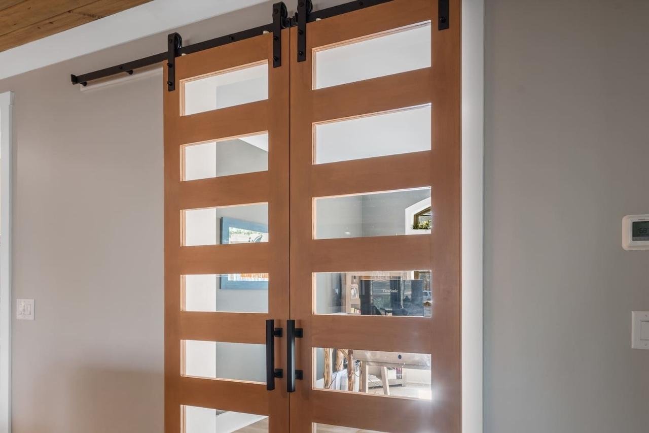 Unique Sliding Barn Door in Modern Cottage | PAXISgroup